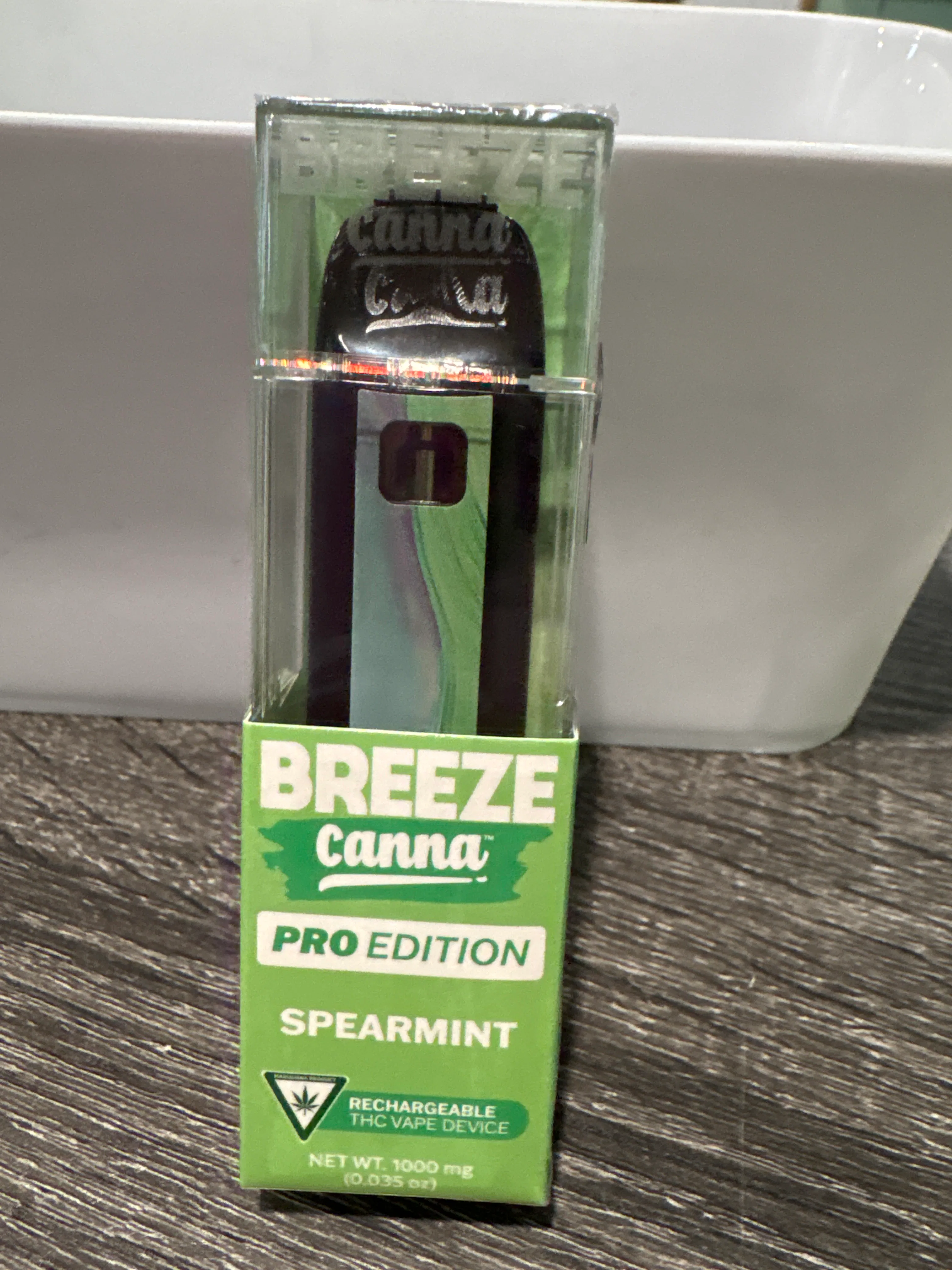 Breeze Pro - Vape Vending Machine Breeze Pro - Vape Vending Machine